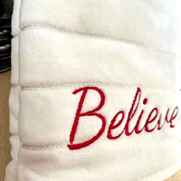 NWT Set of 2 BELIEVE Metallic Hand Towels - Picture 8 of 10